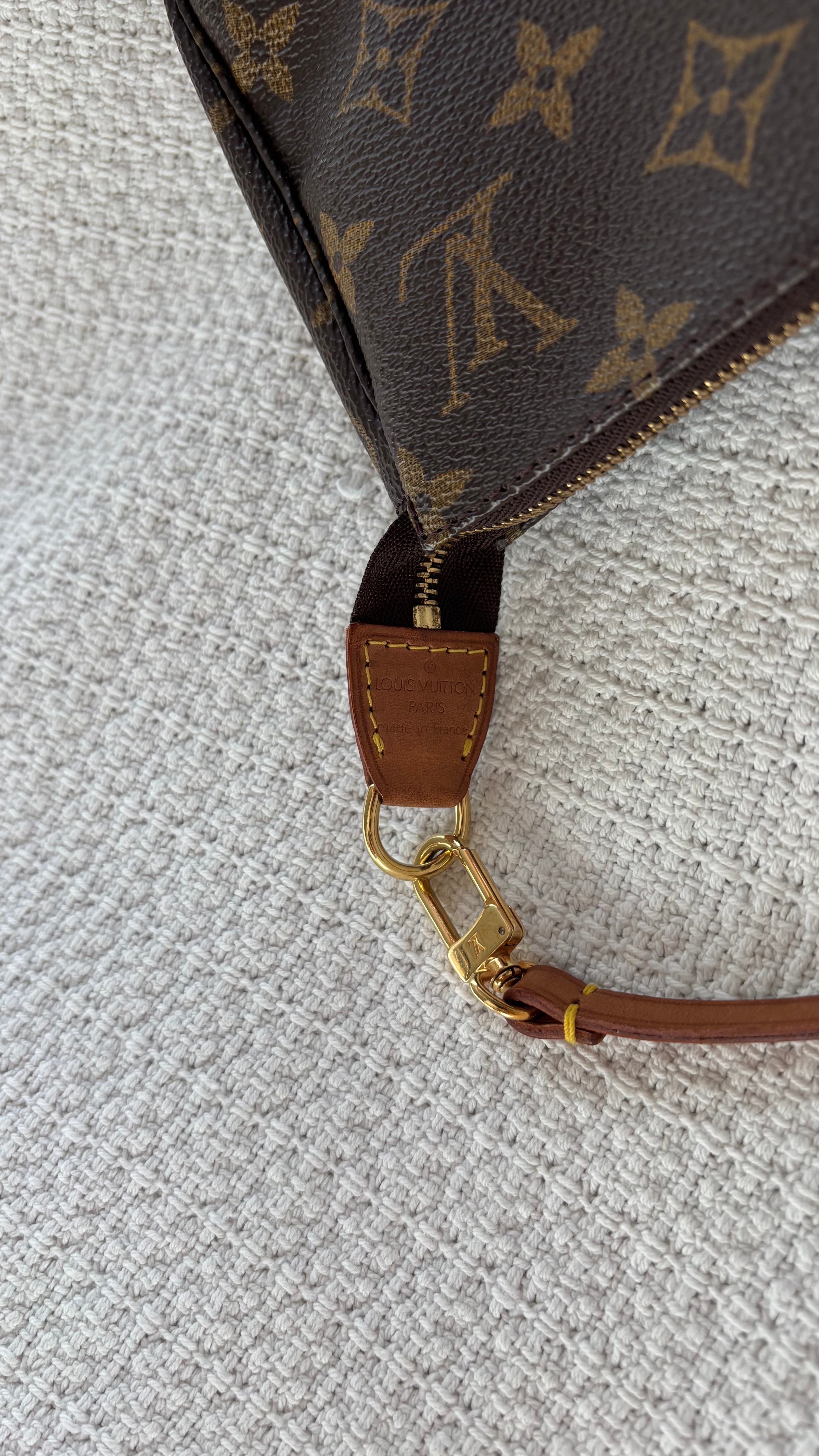 Louis Vuitton Pochette Accessoires Monogram